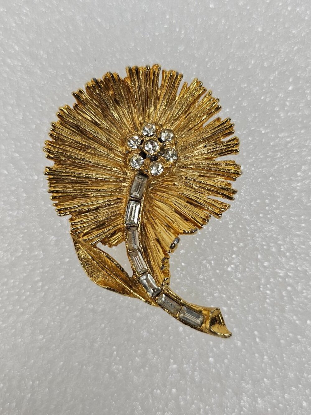 Vtg Flower Dandelion Gold Tone Brooch Pin Textured Clear Rhinestone Baguette